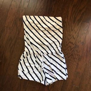 New York & Company swimsuit coverup